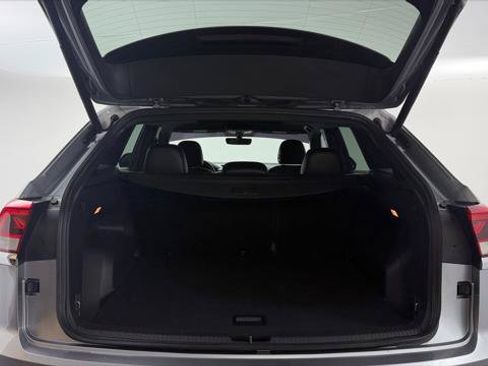 Used 2023 Volkswagen Atlas Cross Sport SE w/ Panoramic Sunroof Package FWD image 18