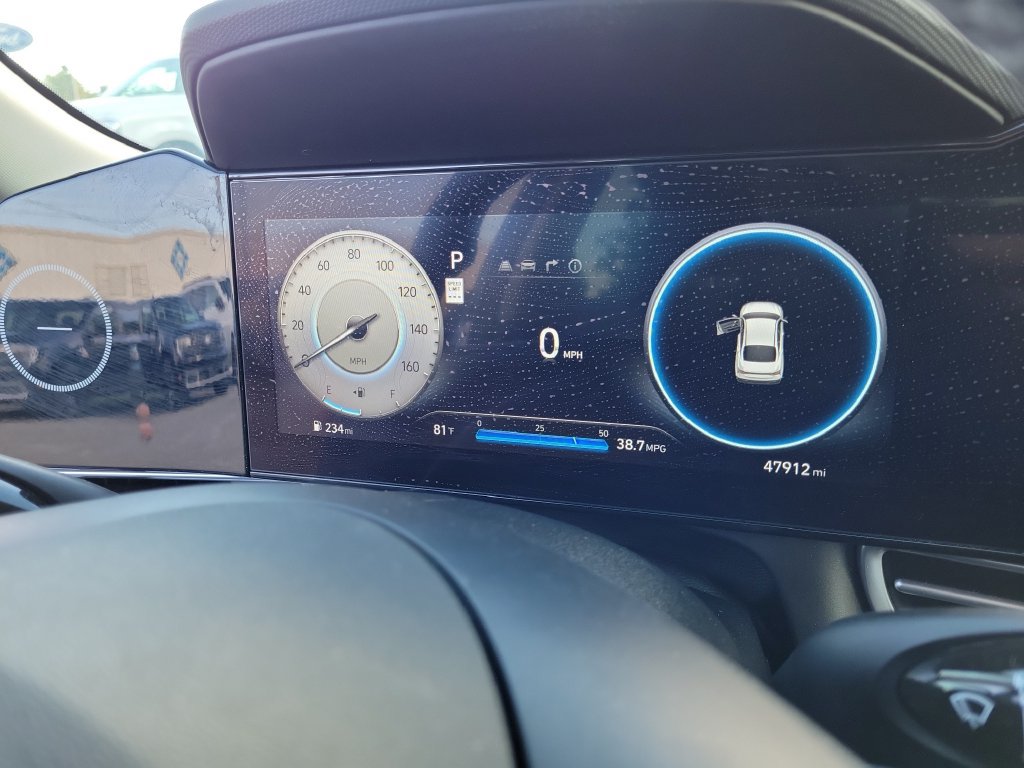 Used 2025 Hyundai Elantra SEL FWD image 31