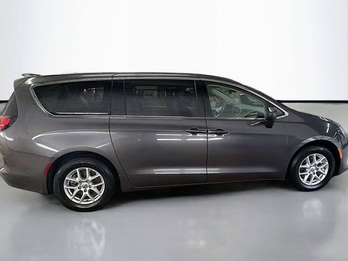 Used 2023 Chrysler Voyager LX FWD image 8