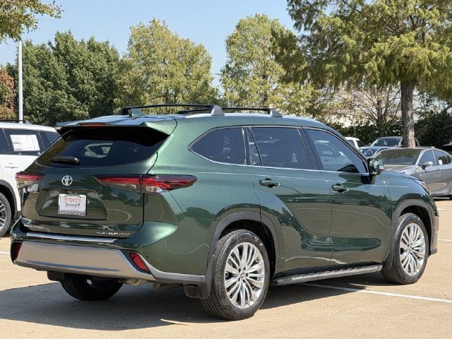 Used 2025 Toyota Highlander Platinum AWD/4WD image 4