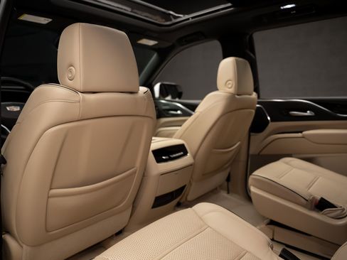 Used 2024 Cadillac Escalade Premium Luxury image 71