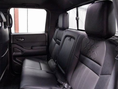 Used 2022 Nissan Frontier PRO-4X w/ Pro-4X Premium Package image 17