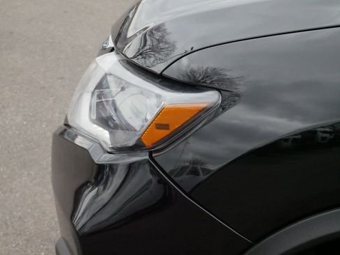 Used 2019 Nissan Rogue SV image 16