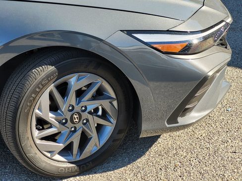 Certified 2026 Hyundai Elantra Hybrid FWD image 3