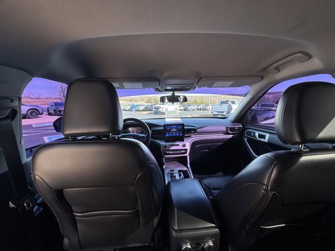 Used 2021 Ford Explorer XLT w/ Equipment Group 202A image 11