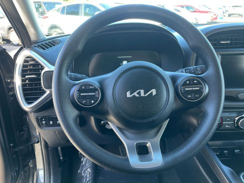 Used 2025 Kia Soul LX w/ LX Technology Package image 28