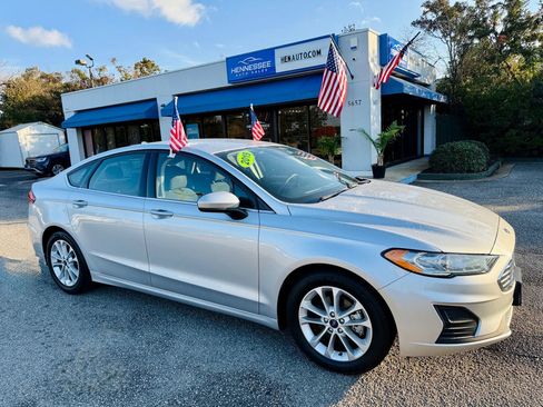 Used 2019 Ford Fusion SE image 16