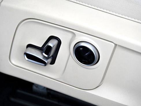 Used 2021 Maserati Levante image 18