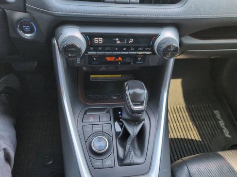 Used 2019 Toyota RAV4 Limited AWD/4WD image 9