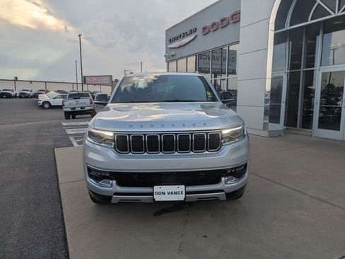 Used 2023 Jeep Wagoneer L Series II image 9