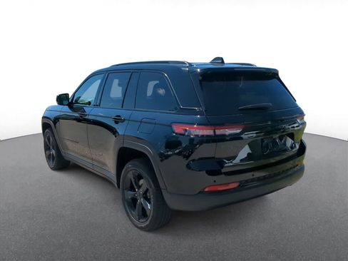Used 2023 Jeep Grand Cherokee Altitude AWD/4WD image 6
