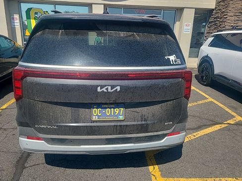 Used 2025 Kia Carnival EX FWD image 5