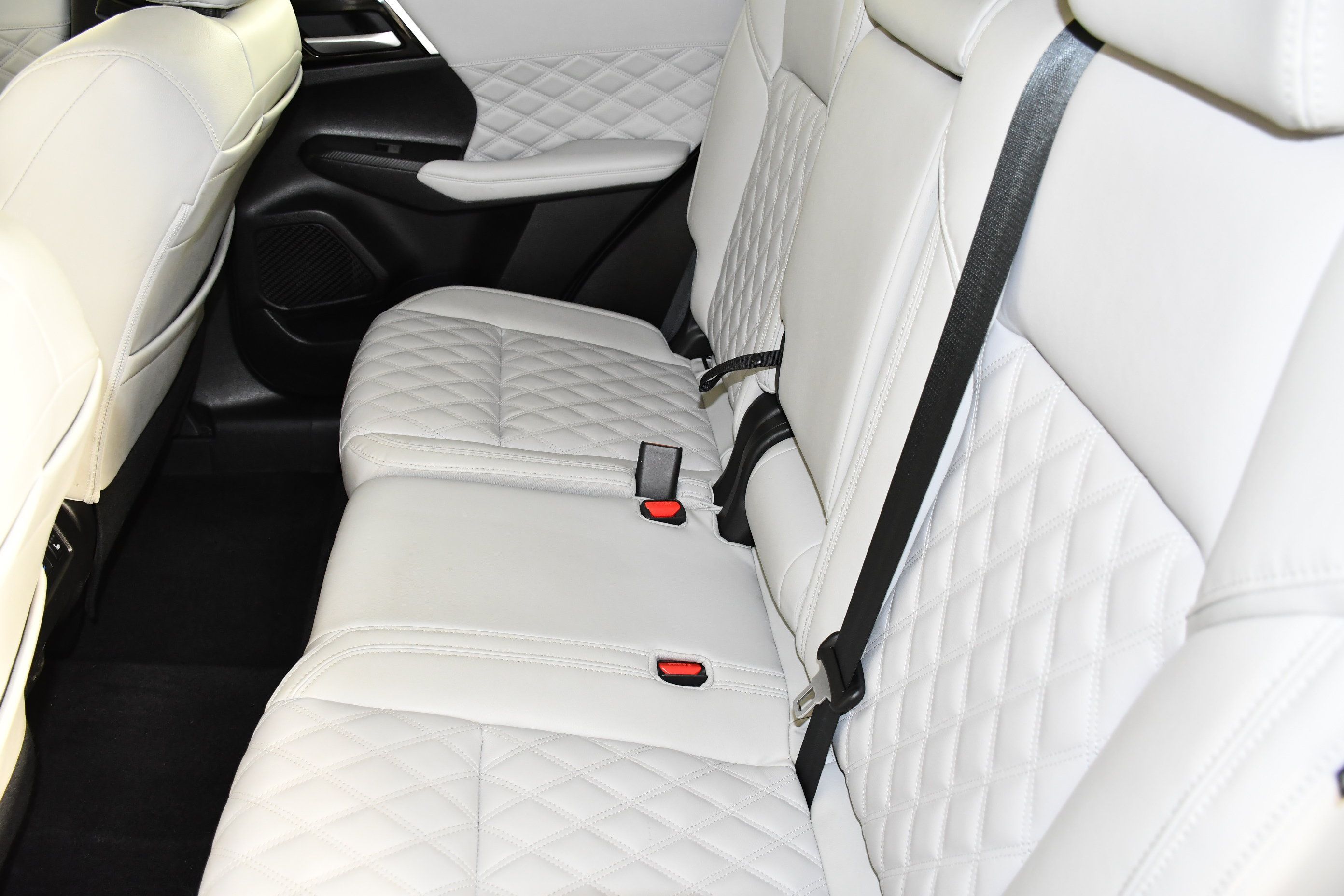 Used 2024 Mitsubishi Outlander SEL AWD/4WD image 47