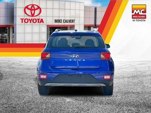 Used 2025 Hyundai Venue SEL FWD image 4
