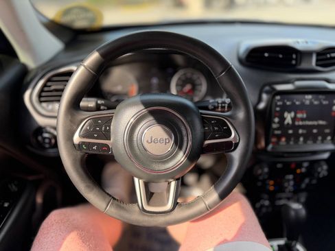 Used 2022 Jeep Renegade Latitude AWD/4WD image 31
