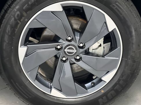 Used 2025 Nissan Rogue SV AWD/4WD image 72