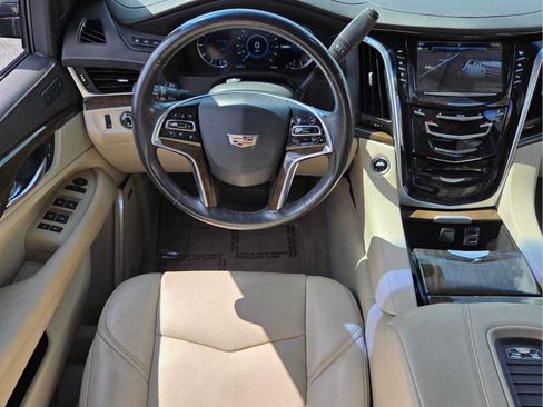 Used 2020 Cadillac Escalade Luxury AWD/4WD image 14