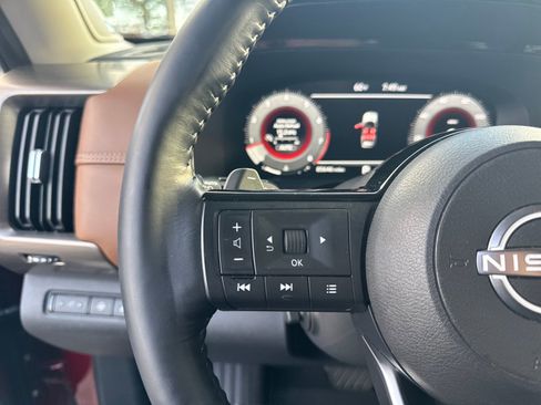 Used 2022 Nissan Pathfinder Platinum w/ Cargo Package image 16