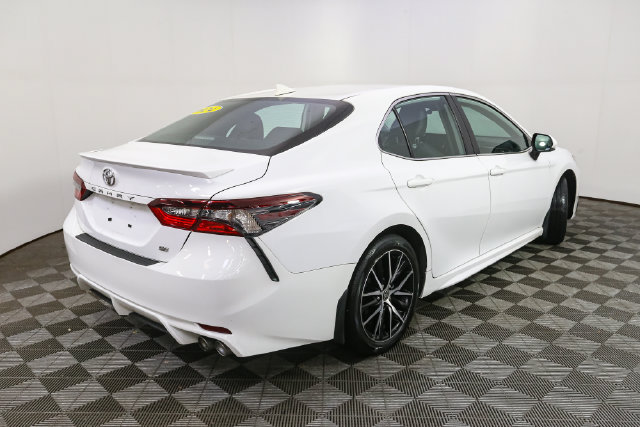 Used 2024 Toyota Camry SE w/ Cold Weather Package FWD image 11