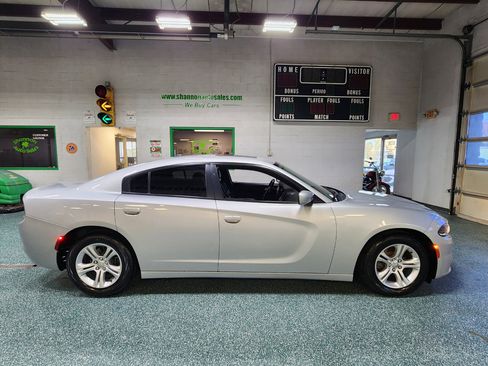 Used 2021 Dodge Charger SXT w/ Leather Interior Group image 5