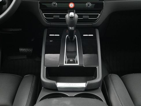 Used 2026 Porsche Macan AWD/4WD image 10