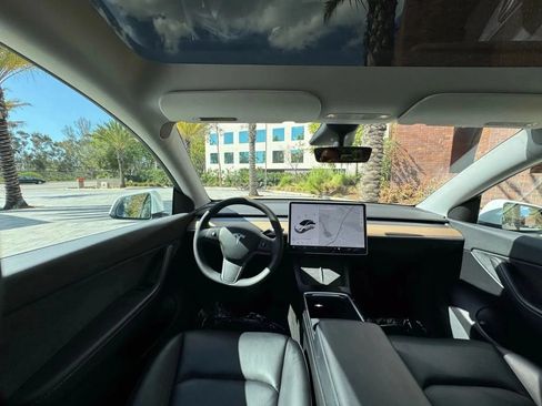 Used 2022 Tesla Model Y Long Range AWD/4WD image 11