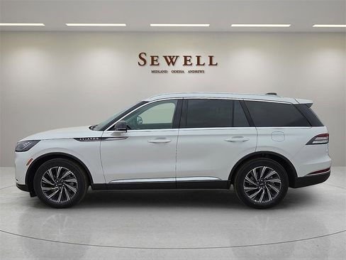 New 2026 Lincoln Aviator Premiere image 2