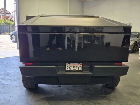 Used 2024 Tesla Cybertruck AWD Crew Cab image 3