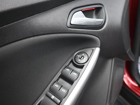 Used 2014 Ford Focus SE w/ Equipment Group 201A FWD image 23