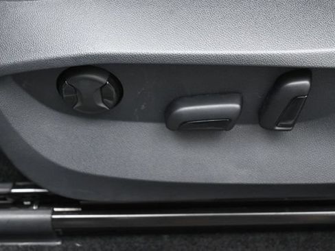 Used 2023 Volkswagen Tiguan SE w/ Panoramic Sunroof Package FWD image 10
