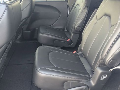 New 2026 Chrysler Pacifica Select w/ S Appearance Package FWD image 17