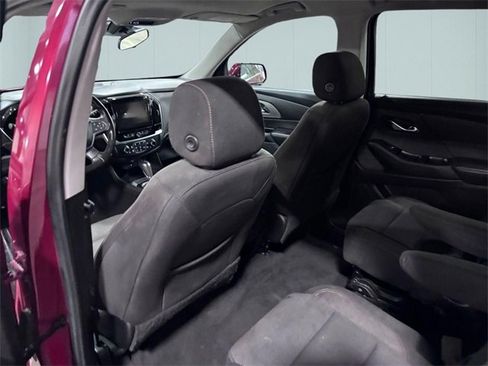 Used 2020 Chevrolet Traverse LT image 24