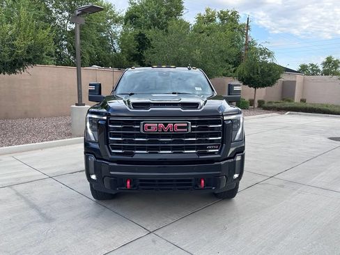 Used 2024 GMC Sierra 2500 AT4 w/ AT4 Preferred Package AWD/4WD image 4