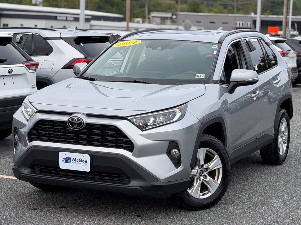 Used 2021 Toyota RAV4 XLE w/ Convenience Package AWD/4WD image 1