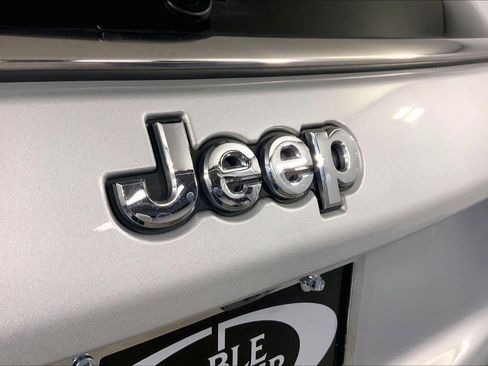 Used 2025 Jeep Compass Limited image 29