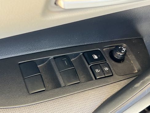 Used 2021 Toyota Corolla LE FWD image 13