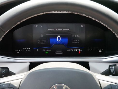 Used 2025 Volkswagen Taos SE w/ Panoramic Sunroof Package AWD/4WD image 21