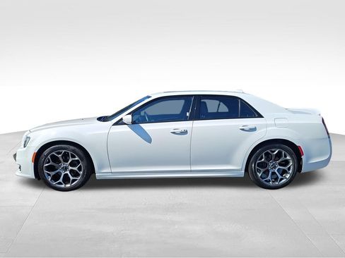 Used 2018 Chrysler 300 S w/ 300S Premium Group RWD image 2