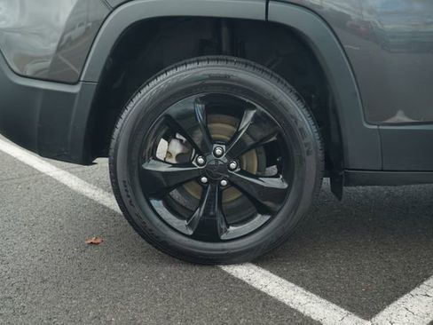 Used 2021 Jeep Cherokee Altitude image 40