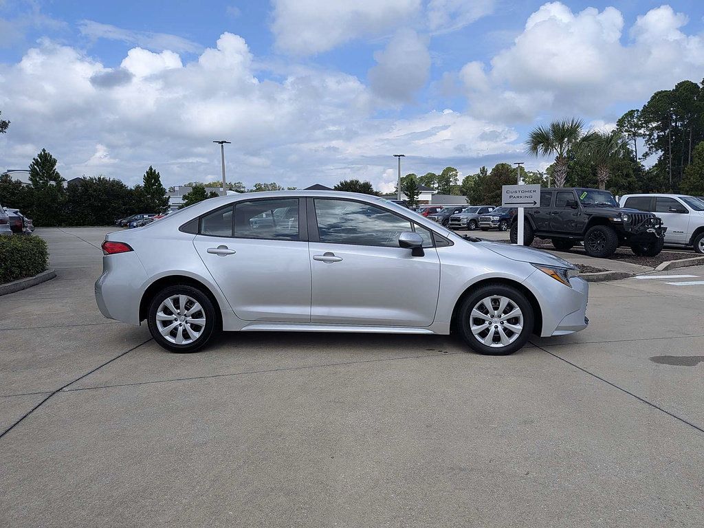 Used 2023 Toyota Corolla LE FWD image 3