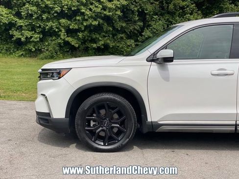 Used 2025 Honda Pilot Touring image 10