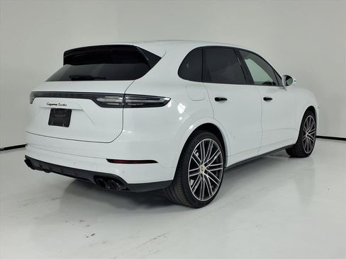 Used 2022 Porsche Cayenne Turbo image 5
