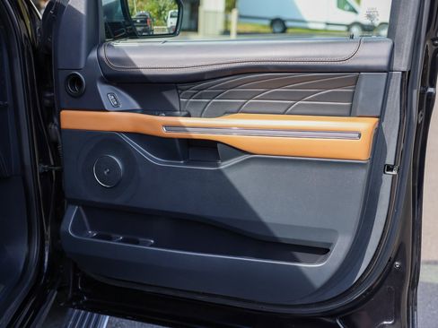 Certified 2022 Ford Expedition Platinum image 13