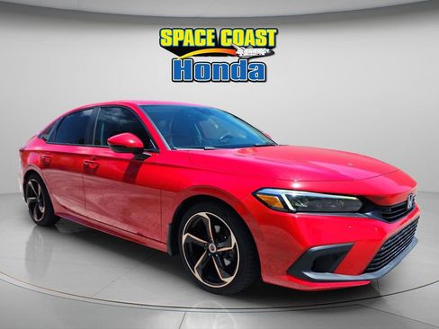 Used 2022 Honda Civic Touring image 2