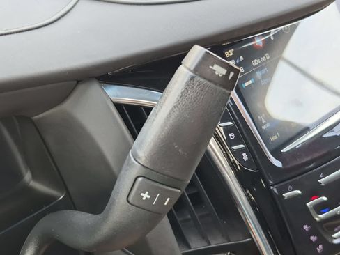 Used 2018 Cadillac Escalade Platinum AWD/4WD image 34