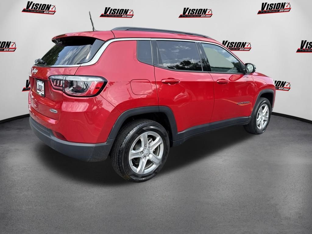 Used 2023 Jeep Compass Latitude AWD/4WD image 5