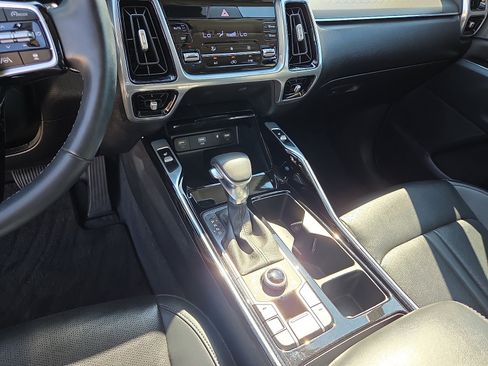 Used 2023 Kia Sorento SX AWD/4WD image 25