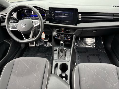 Used 2025 Volkswagen Jetta Sport image 13