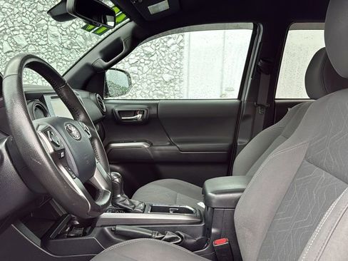 Used 2019 Toyota Tacoma TRD Off-Road image 14