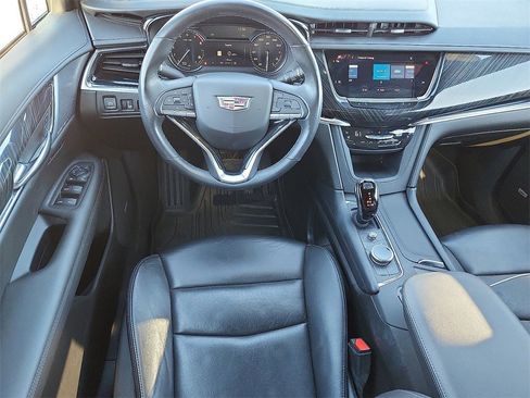Used 2023 Cadillac XT6 Premium Luxury image 12